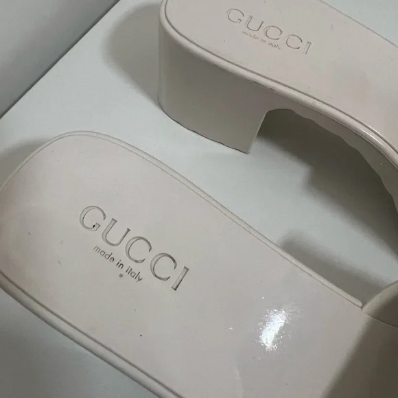 GUCCI RUBBER SANDALS - Picture 2 of 6